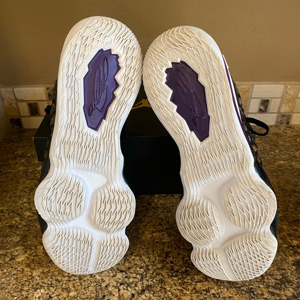 Limited Edition Lebron 17 “Lakers” Basketball Shoe - Picture 4 of 4